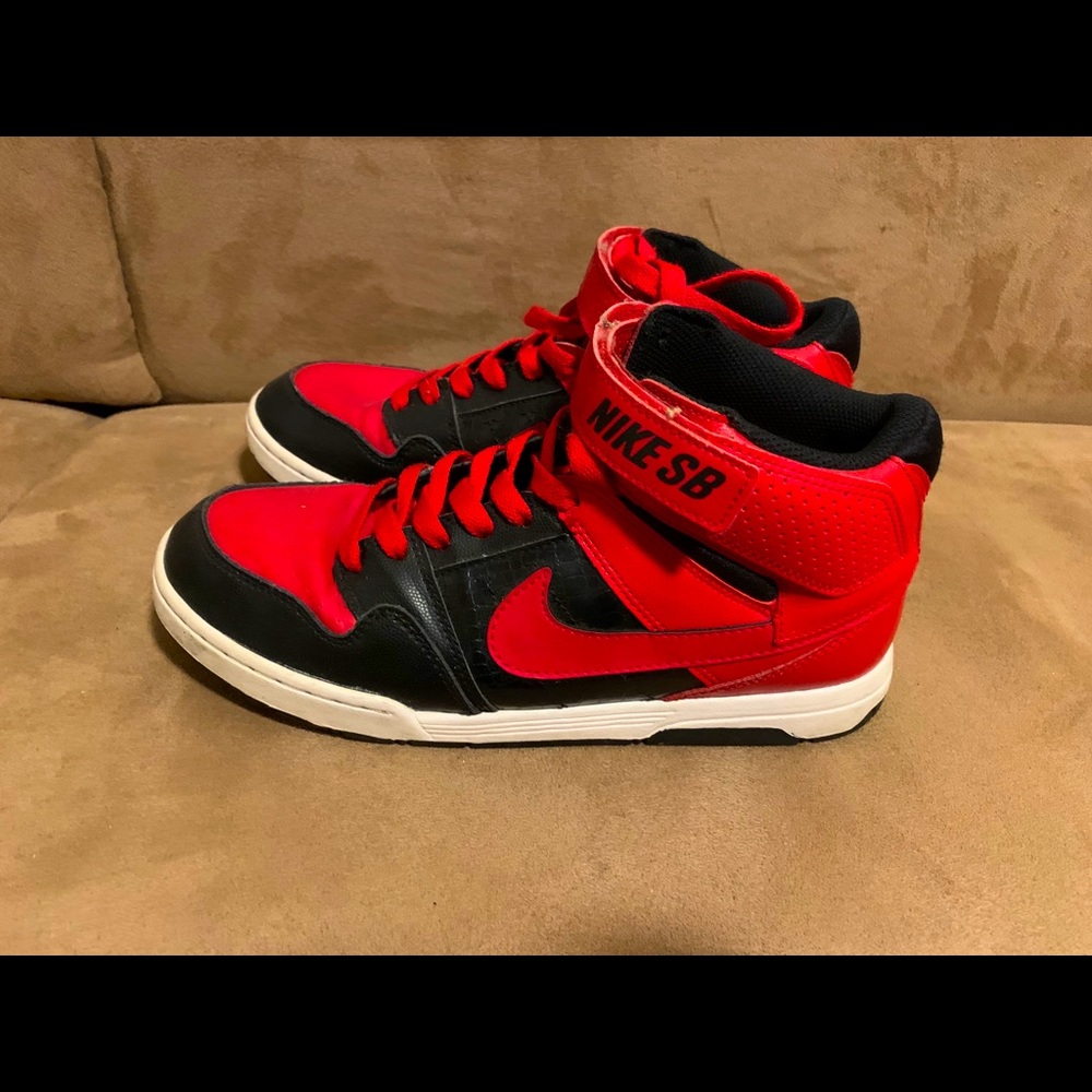 Nike hightop sneakers